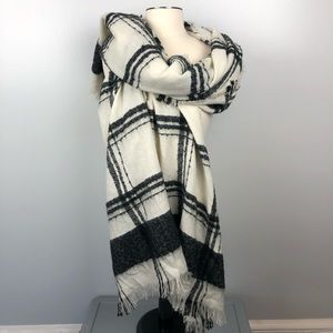 American Eagle Outfitters Black and White Scarf or Wrap